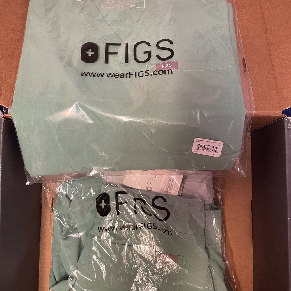 SOLD Figs Jade scrubs xs set